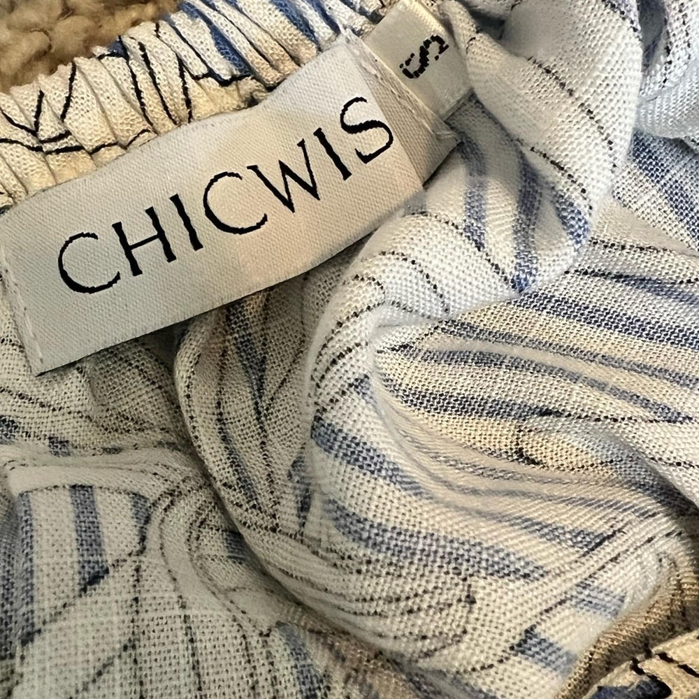 Chicwish Stripe Floral Open Back Long Sleeve Small Blue White Maxi Dress - Picture 4 of 4